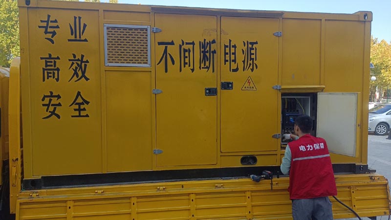 洮北柴油发电机组和UPS电源配合使用时，如何避免切换过程中的电力中断？